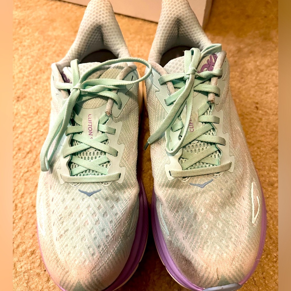 HOKA CLIFTON 9, Women’s 9.5 in gently used condition